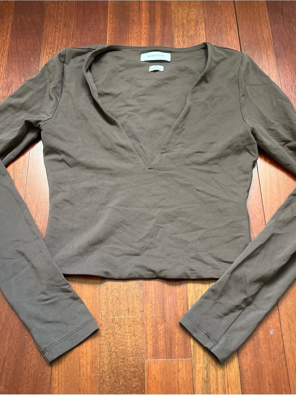 Babaton Contour v neck long sleeve